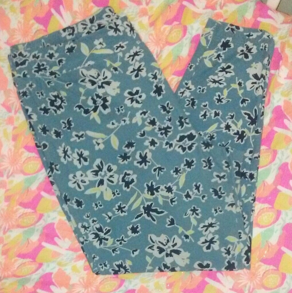 Women's Plus size leggings with flower design